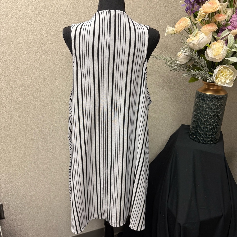 Cato 26/28W Black White Striped Open Front Vest Plus Size Casual Layering Top - Picture 3 of 7